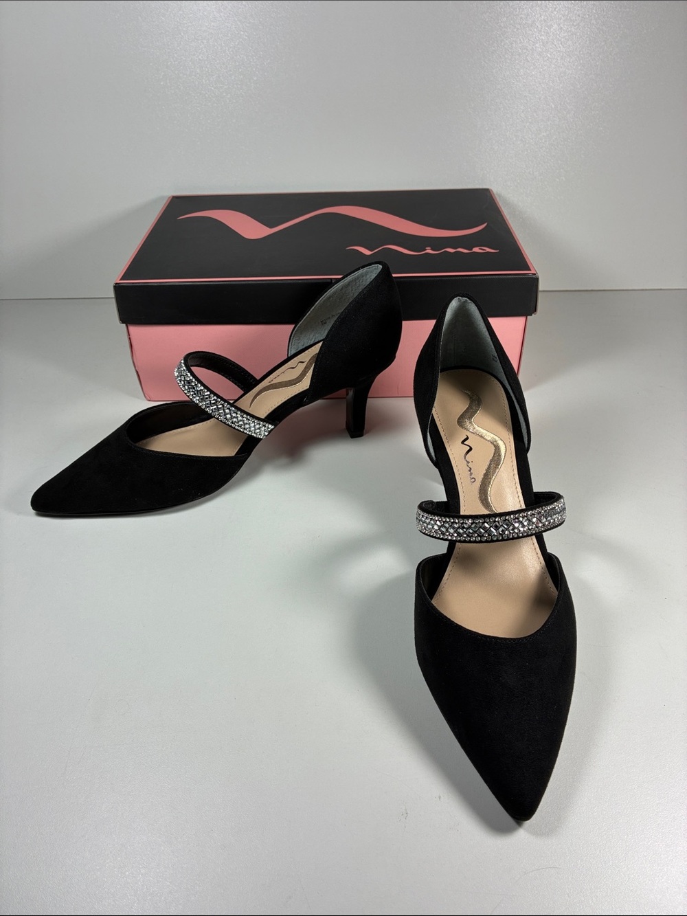 NWT Nina BUFF-FY Black Suede Crystal Strap Pointed Toe Pumps, size 6